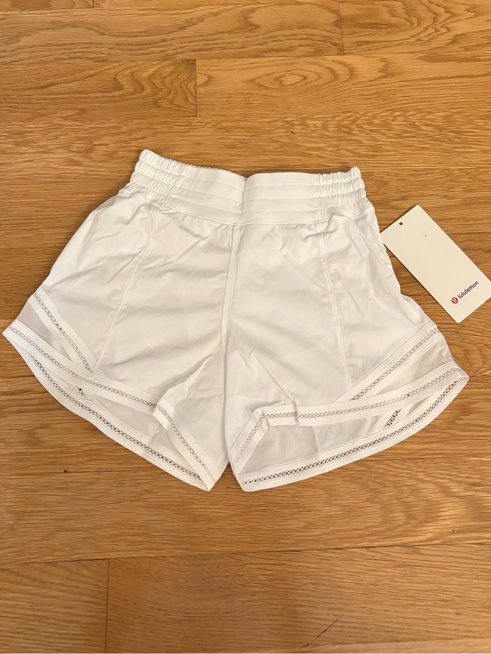 lululemon white lace trim hotty hots size 2 NWT